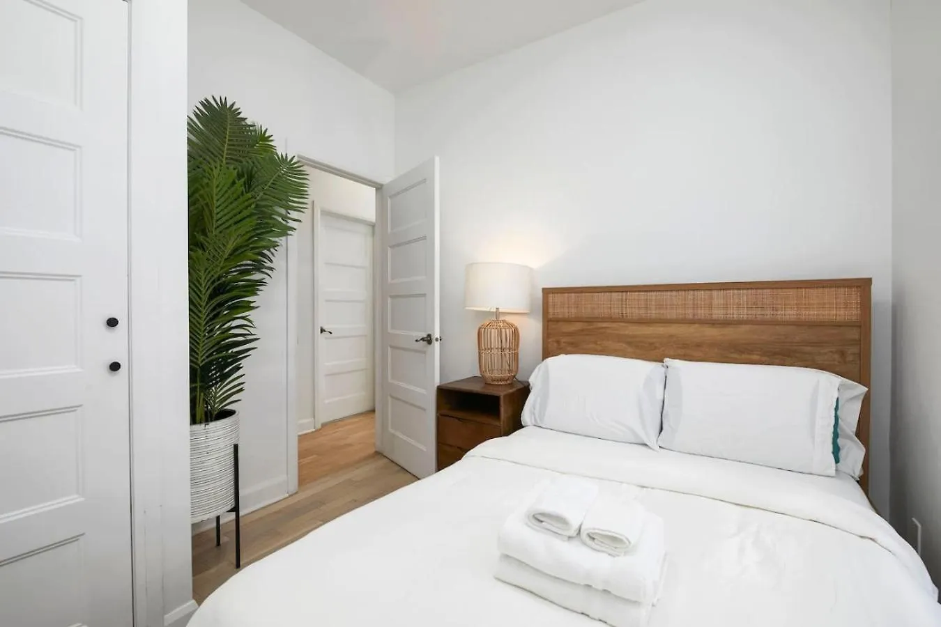 Inviting 2Br1B In Village Downtown Zh2 Μόντρεαλ 0*,  Καναδάς