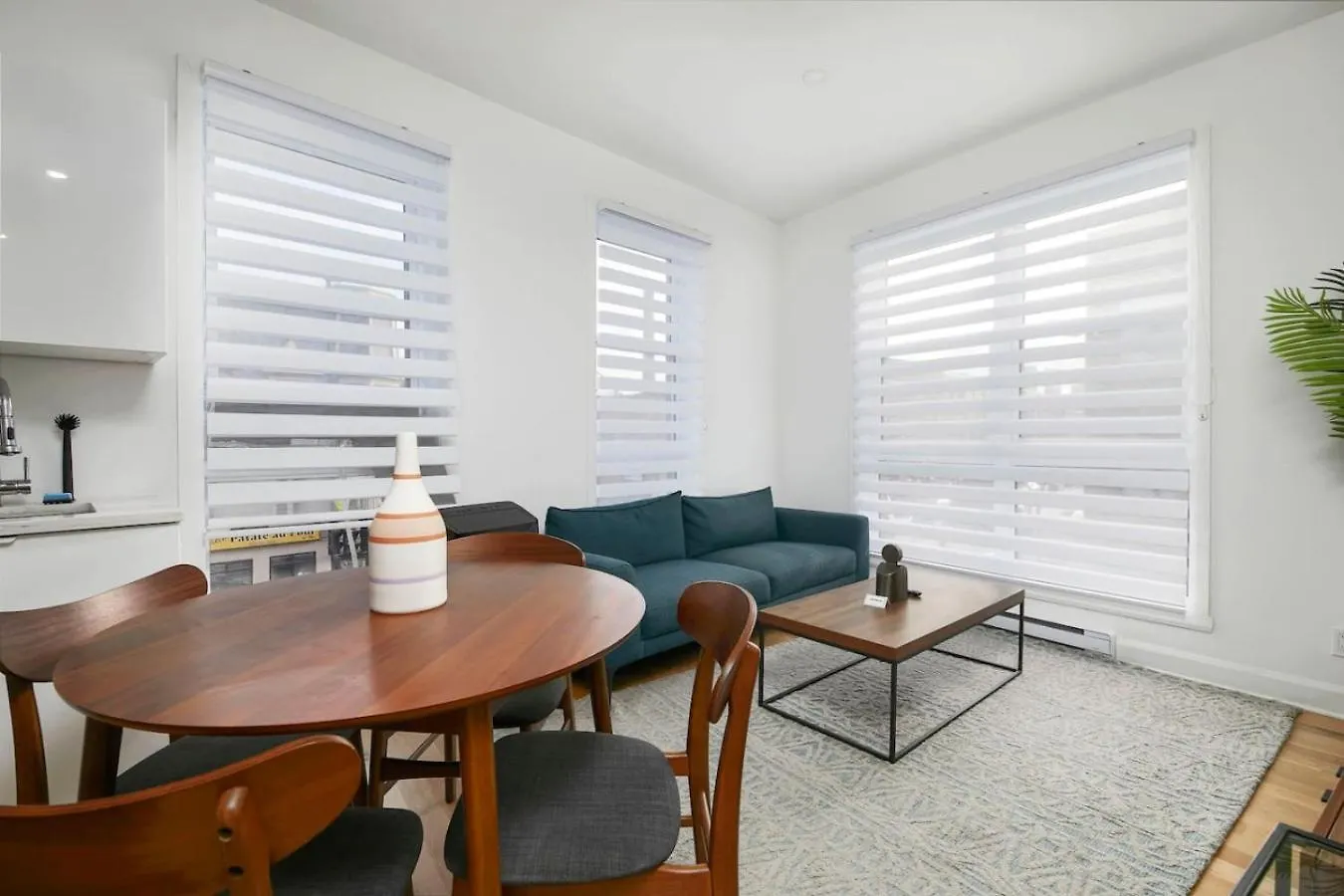 Inviting 2Br1B In Village Downtown Zh2 Montreal Canada